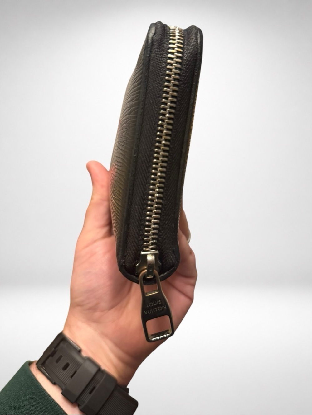 Louis Vuitton Authentic Zippy Wallet Black Epi Leather Travel Organizer - Picture 11 of 16